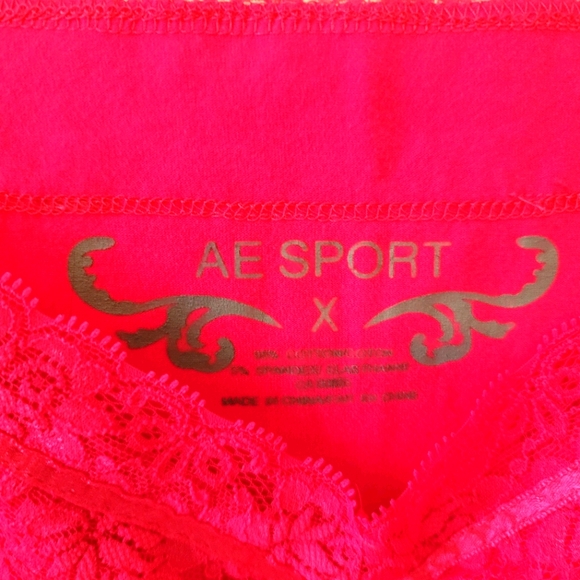 2 Women's tank tops. - Picture 4 of 4